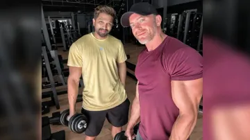 Allu Arjun gears up for massive transformation for AA22×A6! Pic goes viral