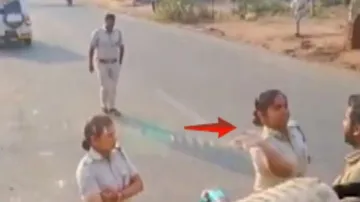 Lady constable physically assaults truck driver in Odisha