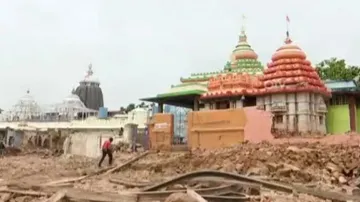 Mutts demolished for Puri Srimandir Parikrama project  
