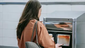 Sanitary pad vending machine