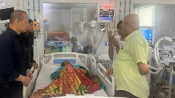 Odisha officials meet Odia minor boys at hospital