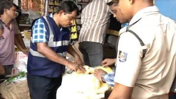 Crackdown on illegal tobacco sale in Bhubaneswar’s Unit-1 Market