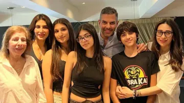 Sunjay Kapur with Karisma Kapoor and family