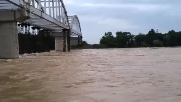 Riverbank erosion near Baitarani sparks alarm in Odisha’s Jajpur, poses threat to flood embankment