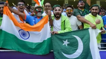 India Vs Pakistan fans watching Ind-Pak Match