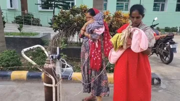 2 newborns hooked to 1 oxygen cylinder at MKCG Medical College in Berhampur