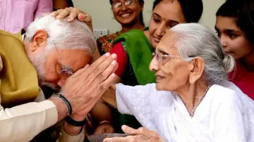 PM Modi tears into RJD-Congress over abuses hurled at late mother