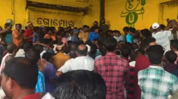 Agitated farmers block road in Deogarh over fertiliser shortage