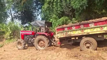 Sand mafia ambushes Odisha Police, release seized tractor at knifepoint