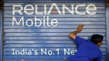Jio to acquire wireless assets of RCOM