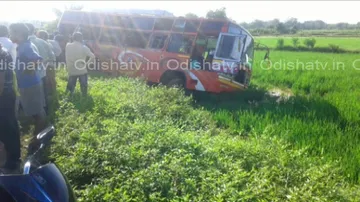 3 dead, 19 injured in tanker-bus collision in Khurda