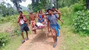 Mason falls from roof in Odisha, carried 4 km on cot to access ambulance