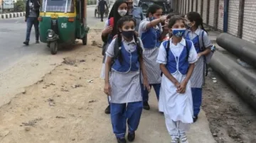 SC Slams Delhi Govt For Opening Schools Amid Severe Air Pollution