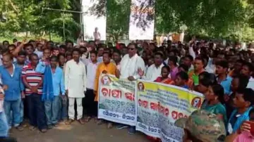 Kalahandi farmers walk 25 kms to gherao sub-collector's office