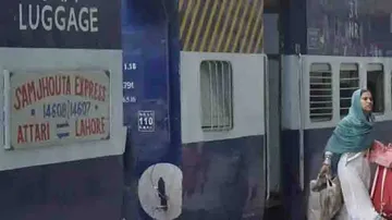 Pakistan suspends Samjhauta Express