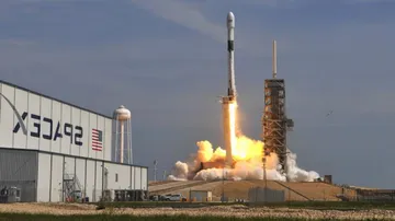 SpaceX launches 60 Starlink satellites