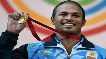 Lifter Sathish Kumar defends CWG title