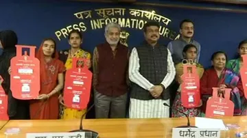 Govt achieves 87% of 8 cr free LPG connections target; gives out 7-croreth connection