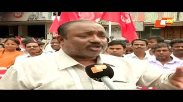School teachers’ take out mass protest rally