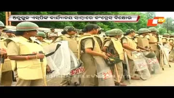 Eggs hurled at cops during Congress protest in Angul
