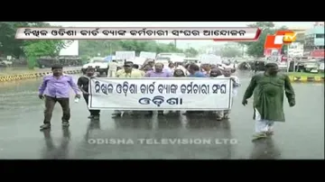 OSCARD bank employees detained for trying to gherao minister’s residence