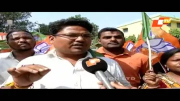 Trouble mounts for Mayor as Cong, BJP hit streets demanding high level probe in to sex scandal