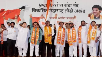 Shiv Sena breathes fire at Manoj Tiwari for 'street-level' performance in Varanasi