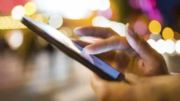 33% professionals feel technology obstructs work, family commitments