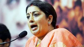 Smriti links retweets on Rahul's tweets to bots