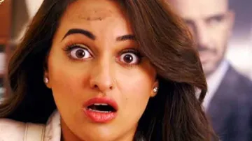 #YoSonakshiSoDumb: Sonakshi Trolled After 'KBC' Fix