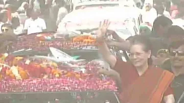 Sonia Gandhi kicks-off roadshow in Rae Bareli