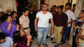 After offering to apologise, Sonu Nigam shaves off his head