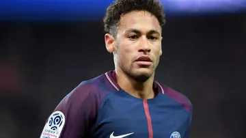 Injury not serious, Neymar assures fans