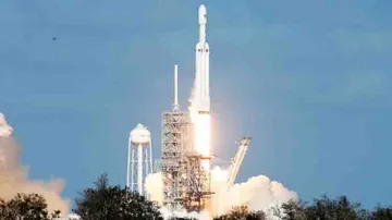 SpaceX successfully launches Falcon Heavy rocket