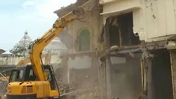 Removal Of Encroachments Up To 75 m From Srimandir's Meghanad Pacheri Begins