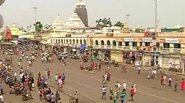 Curbs imposed on parking & make-shift stall owners on Puri Badadanda