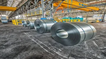 Steel exports surge 102% in 2016-17, imports fall 36.6%