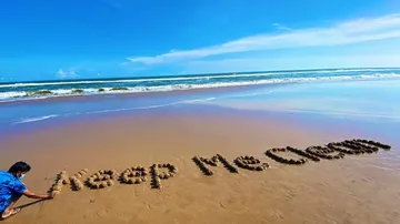Watch: This Is How Sudarsan Pattnaik Appeals People To Keep Beaches Clean On International Coastal Clean-Up Day