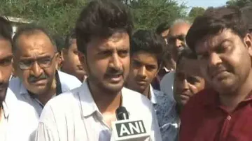 Surat fire: Youth turns Messiah for many