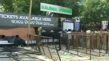 Failing to get HWC tickets, fans vandalise Kalinga Stadium counter