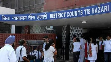 One hurt in firing at Tis Hazari court