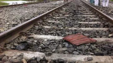 Man loses leg while trying to save mobile phone