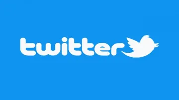 Twitter testing separate 'Retweets with comments' row