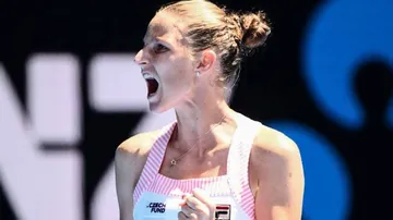Pliskova stuns Williams to advance to Australian Open semis