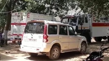 Mini-truck laden with explosives looted, Naxal hand suspected