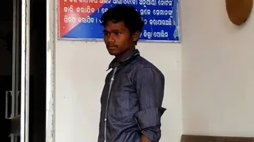 Unrequited love: Youth attacks girl with knife