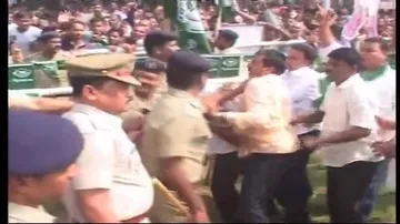 K’para MP attends CM’s programme despite protest by Atanu aides