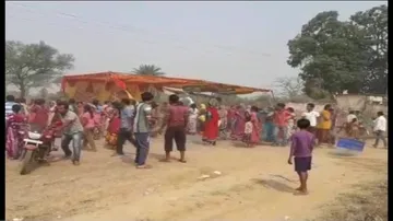 Villagers ransack, set fire to liquor shops at Nuapada