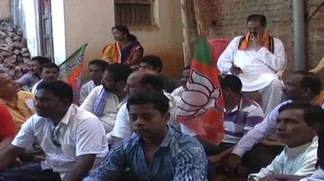 KV Singhdeo leads dharna protesting power cut in Patnagarh