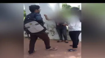 Patent medicine: Girl catches 'unfaithful' boyfriend red-handed, thrashes him